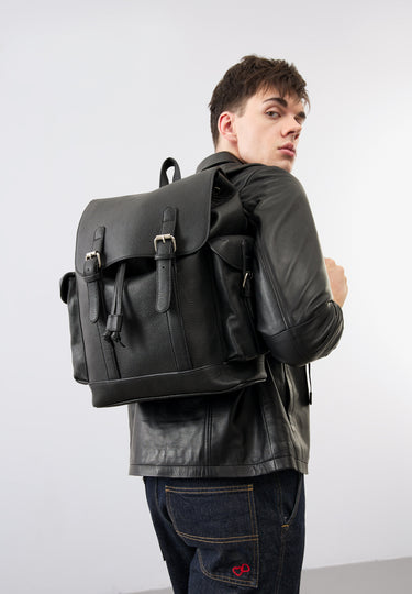 bolongaro trevor leather backpack Dagnam Backpack by Bolongaro Trevor Pack it up Grab handle Padded and adjustable straps Zip fastening External zip pocket Metal logo Bolongaro Trevor Burgundy Genuine Leather