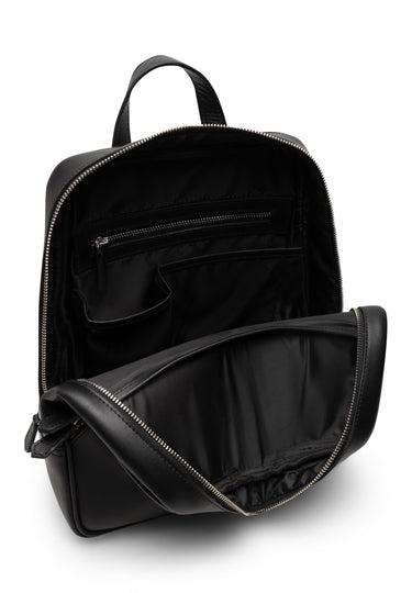 bolongaro trevor leather backpack Camberwell Backpack by Bolongaro Trevor Pack it up Grab handle Padded and adjustable straps Zip fastening External zip pocket Metal logo Bolongaro Trevor Matty leather 15-inch